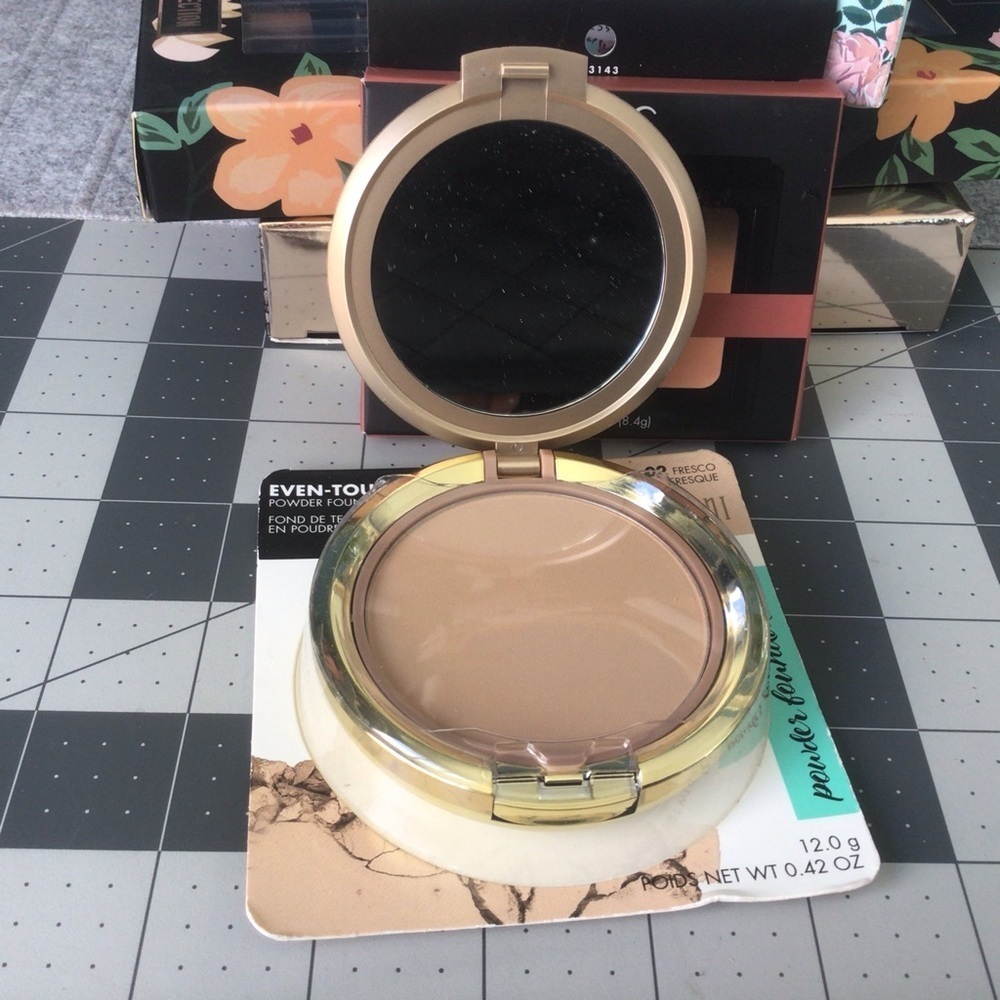 Makeup bundle - Picture 8 of 8